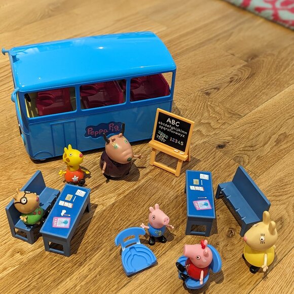 SOLD - Peppa Pig school bus - Picture 2 of 6